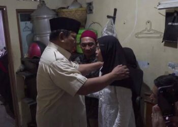 Foto: Prabowo Kunjungi Rumah Duka Pengemudi Ojol Affan, Janji Tegakkan Keadilan 4