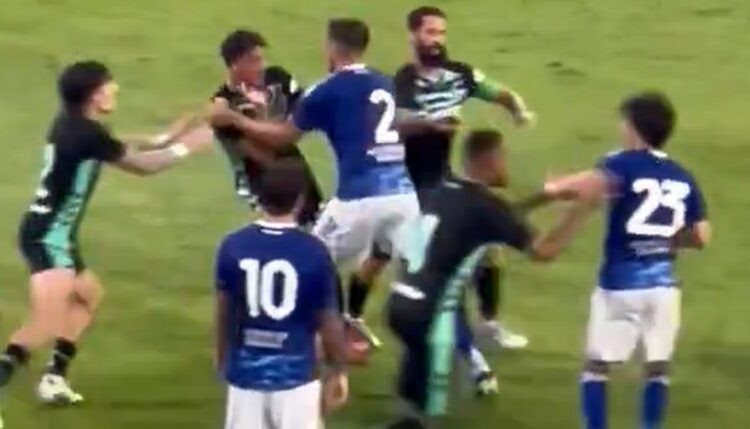 Foto: Laga uji coba pramusim antara Real Betis dan Como diwarnai keributan hebat yang berujung aksi pukul-pukulan.(istimewa)