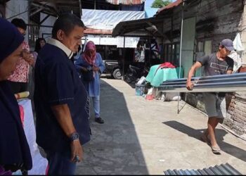 Foto: Nanda Ramli Beri Bantuan Perbaikan Rumah Warga 6