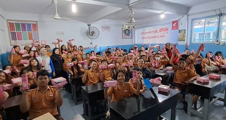 Foto: PT Indako Trading Coy, bersama dealer resmi CV Indah Sakti Rantau Prapat mengadakan edukasi safety riding.(Ist)