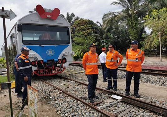Jaga Keselamatan, KAI Divre I Sumut Inspeksi Jalur Lintas Medan–Rantau Prapat 1 Jajaran manajemen PT KAI Divre I Sumut melakukan inspeksi jalur menggunakan Kereta Inspeksi (KAIS) Wijaya Kusuma pada Rabu (20/8).(Dok:KAI Divre I Sumut)
