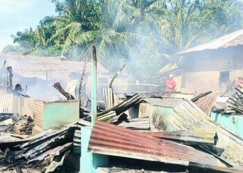 Foto: Tiga Rumah Warga di Batu Bara Hangus Terbakar, Kerugian Ditaksir Ratusan Juta Rupiah 10