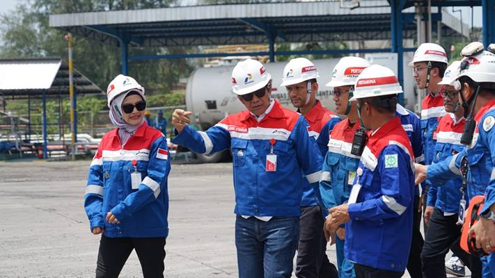 Foto: Komisaris Utama PT Pertamina Patra Niaga, Sudung Situmorang, bersama Komisaris Tina Talisa, melakukan kunjungan kerja ke wilayah operasional Regional Sumatera Bagian Utara (Sumbagut) pada 7–8 Agustus 2025.(Dok:Pertamina Sumbagut)