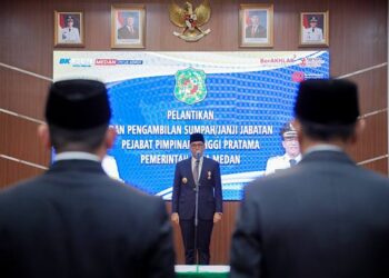 Foto: Wali Kota Medan Lantik 9 Pejabat Baru, Tekankan Tanggung Jawab dan Inovasi 6