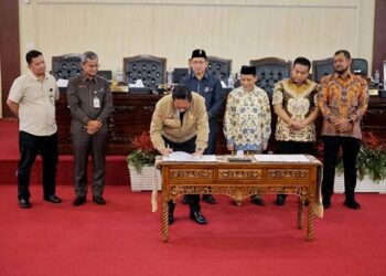 Foto: Wali Kota dan DPRD Tandatangani Nota Kesepakatan KUA-PPAS Rancangan PAPBD 2025 5