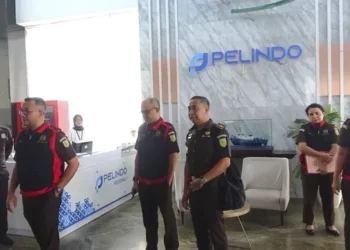 Foto: Kejati Sumut Geledah Kantor Pelindo Belawan Terkait Dugaan Korupsi Pengadaan Kapal Tunda 7