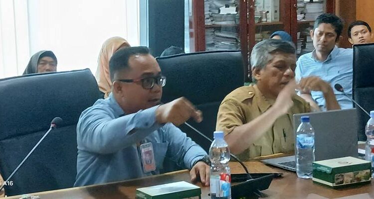 Foto: Sekjen DPP FGBSU Welarahman saat mengikuti RDP di Komisi II DPRD Medan, Selasa (26/8/2025).(Ist)