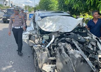 Foto: Anggota DPRK Aceh Utara Alami Kecelakaan, Mobil Ringsek Berat 2