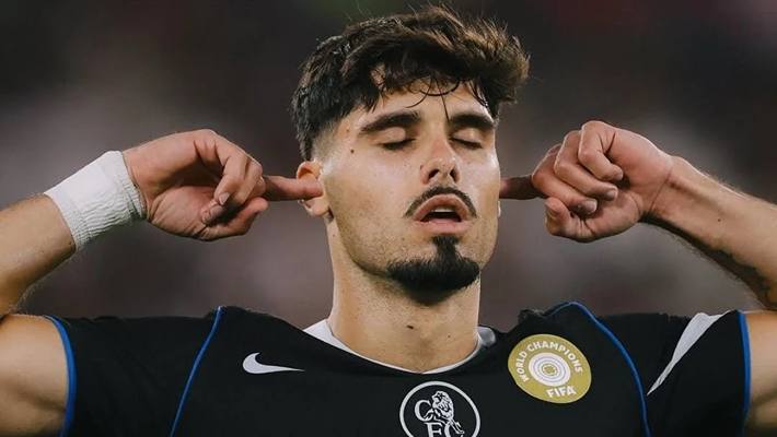 Foto: Pemain Chelsea, Joao Pedro melakukan selebrasi (Foto: Instagram/chelseafc).