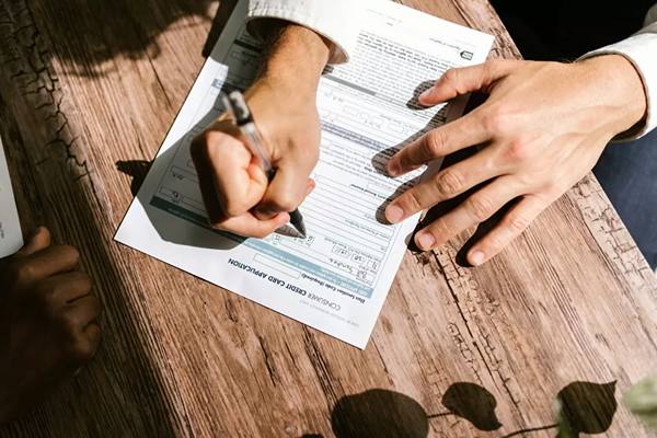Foto: Ilustrasi verifikasi data reaktivasi rekening (Pexels)