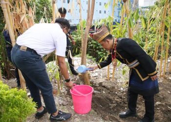 KAI Divre I Sumut juga menunjukkan komitmennya terhadap kelestarian lingkungan dengan menanam sejumlah pohon Pule.(Dok:KAI Divre I Sumut)