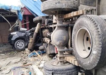 Foto: Truk Rem Blong di Dairi, Ibu dan Anak Tewas 6