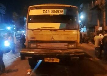 Foto: Truk Tangki Tabrak Satu Keluarga Pengendara Motor, Satu Orang Luka Serius 6