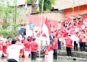 Foto: Semarak Kemerdekaan, Syaiful Ramadhan Pimpin Upacara di Sungai Deli 4