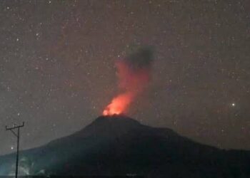 Gunung Lewotobi Laki-Laki kembali menunjukkan aktivitas vulkanik dengan erupsi pada Minggu (21/9/2025).(Foto/PVMBG)