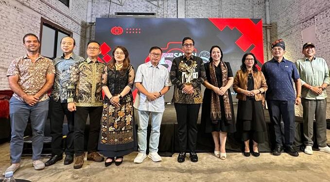 Dr. Sofyan Tan, Anggota Komisi X DPR RI dari Fraksi PDI Perjuangan saat menghadiri acara Salon Foto Indonesia (SFI) 45 di Tengah People & Place, Jln Irian Barat, Medan, pada Jumat (12/9).(Ist)