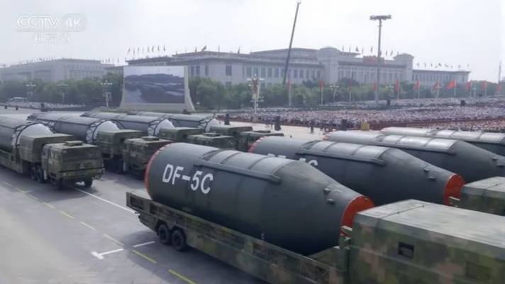 Foto: Tentara Pembebasan Rakyat China (PLA) menampilkan beragam alutsista canggih yang menunjukkan kemampuan Tiongkok untuk memproyeksikan kekuatan secara global.(Sumber:CCTV)