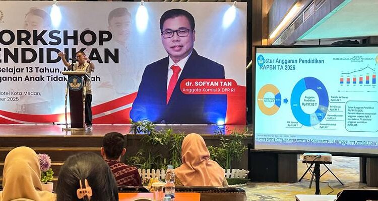 Foto: Anggota Komisi X DPR RI dari Fraksi PDI Perjuangan, dr. Sofyan Tan, mengkritik alokasi anggaran yang dinilainya minim untuk program Wajib Belajar 13 Tahun dalam Workshop Pendidikan di Hotel LePolonia Medan, Jumat (12/9).(Ist)