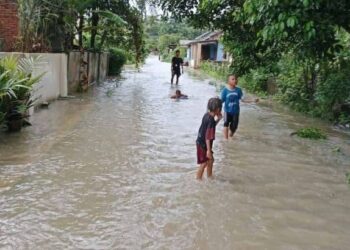 Foto: Banjir di Binjai! Hujan Sejam Bikin Warga Kesulitan Beraktivitas 2
