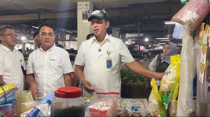 Foto: Direktur Utama Perum Bulog melakukan inspeksi mendadak (sidak) ke Pasar Petisah (Pasar Bawah Medan), Jumat (19/9/2025).(Istimewa)