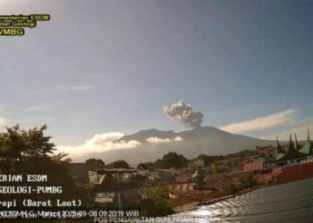 Foto: Gunung Marapi di Sumbar Meletus, Kolom Abu Setinggi 1,2 Km Muncul 4