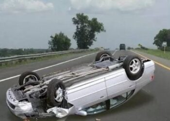 Foto: Mobil Fortuner Terbalik di Tol Sinaksak-Medan Akibat Hujan Deras 4