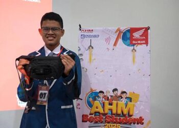 Foto: Navicare Karya Aditya Azmy, Inovasi Bantu Tunanetra dan Lansia dari Medan Raih Juara AHM Best Student 2025 Sumut 2
