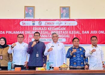Kegiatan edukasi keuangan bertema "Waspada Pinjaman Online Ilegal, Investasi Ilegal, dan Judi Online" di Kantor Kepala Desa Lalang, Kecamatan Sunggal, Rabu (17/9).(Dok:OJK Sumut)