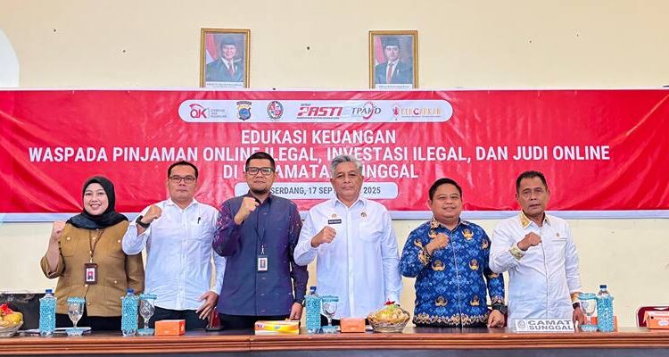 Kegiatan edukasi keuangan bertema "Waspada Pinjaman Online Ilegal, Investasi Ilegal, dan Judi Online" di Kantor Kepala Desa Lalang, Kecamatan Sunggal, Rabu (17/9).(Dok:OJK Sumut)