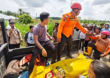 Foto: A.D. Ditemukan Meninggal Dunia 2 Km dari Lokasi Hanyut di Sungai Ular 4