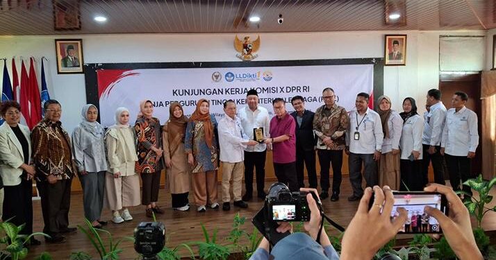 Panja Komisi X DPR RI Soroti Kesenjangan Dukungan untuk PTS dan Tantangan Akreditasi 1 Panja PTKL Komisi X DPR RI melakukan kunjungan kerja ke Lembaga Layanan Pendidikan Tinggi (LLDIKTI) Wilayah I Sumatera Utara, di Jalan Sempurna Setiabudi, Tanjung Sari, Kamis (11/9).(Ist)