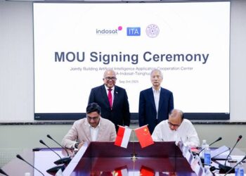 Indosat Ooredoo Hutchison (IOH), Indonesia Technology Alliance (ITA), dan Tsinghua University Wuxi Research Institute of Applied Technologies menandatangani Nota Kesepahaman (MoU) untuk mendirikan AI Application Cooperation Center di Indonesia.(Dok:Indossat)