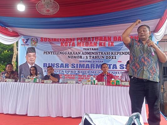 Foto: Anggota DPRD Kota Medan Binsar Simarmata saat menggelar Sosper Kota Medan No 3 Tahun 2021 di komplek Gereja HKBP Koserna, Jalan Bunga Wijaya Kusuma, Medan, Sabtu (13/9/2025).(Ist)