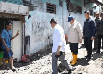 Foto: Prabowo Kunjungi Korban Banjir di Bali, Korban Tewas Capai 17 Orang 7
