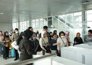 Jembatan Penyeberangan Orang (JPO) yang menghubungkan Gedung Lama Stasiun Medan dan Gedung Baru KAI Bandara resmi ditutup mulai hari ini, Jumat (12/9) pukul 00.00 WIB. Seluruh akses masuk dan keluar penumpang KAI Bandara kini dipusatkan melalui pintu arah Jalan Jawa.(Dok:KAI Bandara)