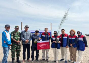 PT Perusahaan Gas Negara Tbk (PGN) melakukan penanaman 400 bibit pohon Cemara Laut di kawasan pesisir Desa Bangka Jaya, Kecamatan Dewantara, Kabupaten Aceh Utara. Kegiatan yang berlangsung pada Rabu (18/9/2025).(Dok:PGN)