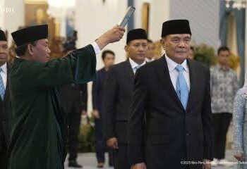 Foto: Prabowo Lantik Djamari Chaniago sebagai Menko Polkam, Gantikan Budi Gunawan 4