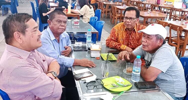 Foto: Ketua KPUM Medan, M. Hasibuan, dan Ketua Kesper Sumut, Israel Situmeang, dalam acara silaturahmi dengan tokoh masyarakat Sumut, Dr. Parlindungan Purba, S.H., M.M.(Ist)