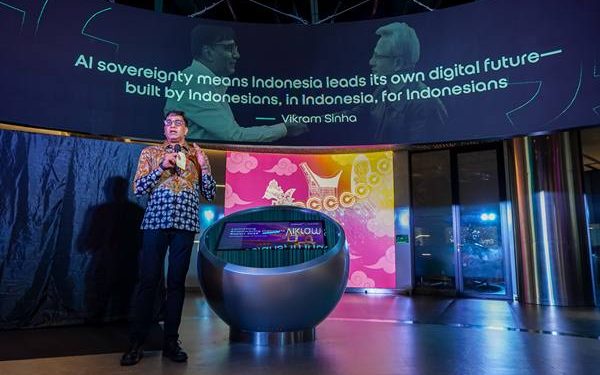 Indosat berkolaborasi dengan Twimbit, sebuah perusahaan riset dan konsultasi terkemuka, meluncurkan Empowering Indonesia Report 2025 bertema “Building Bridges of Tomorrow”, Senin, (27/10/2025).(Dok:Indosat)