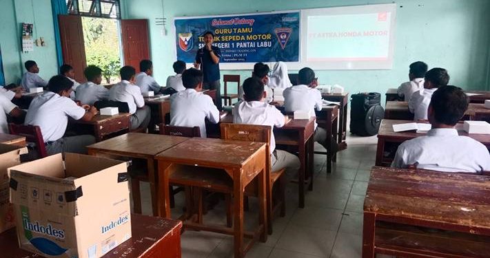 Honda Perkuat Sinergi Dunia Pendidikan dan Industri Lewat “Honda Smart Technology 2025” di SMKN 1 Pantai Labu 1 Kegiatan bertajuk “Honda Smart Technology 2025” yang berlangsung di SMKN 1 Pantai Labu, Kabupaten Deli Serdang, pada 22 Oktober 2025.(Ist)