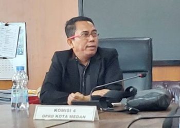 Ketua Komisi IV DPRD Kota Medan Paul Mei Anton Simanjuntak memimpin rapat menyikapi masalah banjir di Kota Medan, Senin (13/10/2025).(Ist)