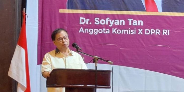 Anggota Komisi X DPR RI, dr Sofyan Tan dalam
acara Diseminasi Produk Pengembangan Kebahasaan dan Kesastraan di Hotel Four Points by Sheraton, Jalan Gatot Subroto, Medan, pada Sabtu (18/10).(Ist)