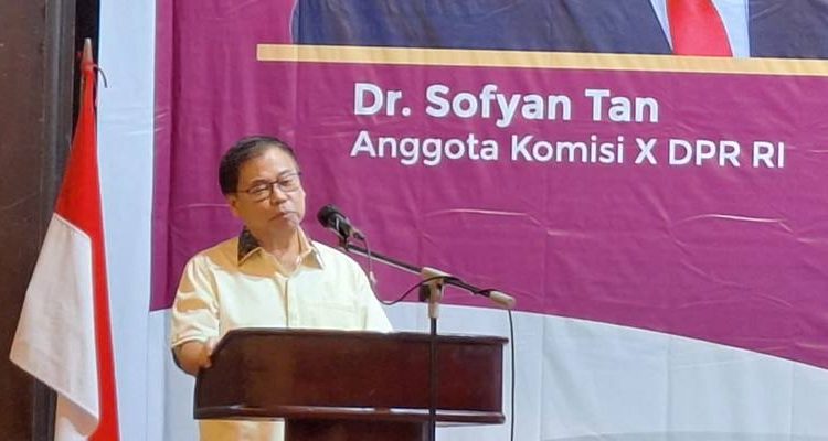 Foto: Anggota Komisi X DPR RI, dr Sofyan Tan dalam
acara Diseminasi Produk Pengembangan Kebahasaan dan Kesastraan di Hotel Four Points by Sheraton, Jalan Gatot Subroto, Medan, pada Sabtu (18/10).(Ist)