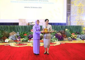 OJK Tingkatkan Literasi Keuangan Perempuan, Pentingnya Kelola Uang Keluarga 8 Kegiatan Edukasi Keuangan yang diadakan untuk Pengurus Pusat dan Anggota Dharma Pertiwi di Gedung Gatot Soebroto, Denma Mabes TNI, Jakarta Timur, pada hari Rabu.(Dok:OJK)