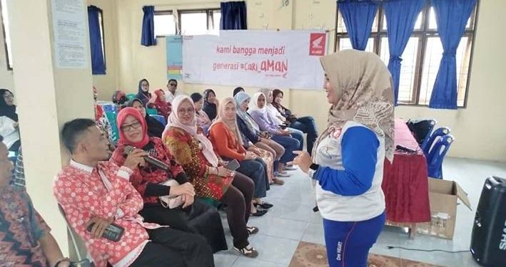 Edukasi #Cari_Aman, Honda Sambangi Kantor Lurah Bantan 1 PT Indako Trading Coy bekerja sama dengan dealer resmi Honda, PT. Sukses Motor Globalindo Siantar
menghadirkan edukasi keselamatan berkendara (safety riding) untuk masyarakat, Rabu, 23 Oktober 2025.(Ist)