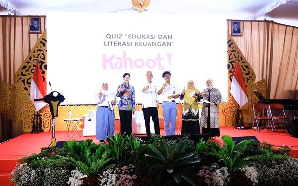 FEBIS OJK & PBNU Dorong Kemandirian Ekonomi Santri Menuju Indonesia Emas 1 Kegiatan Forum Edukasi dan Temu Bisnis Keuangan Syariah (FEBIS) serta program Santri Cakap Literasi Keuangan Syariah (SAKINAH) di Pondok Pesantren API Tegalrejo, Magelang, Jawa Tengah, pada Senin (20/10).(Dok:OJK)