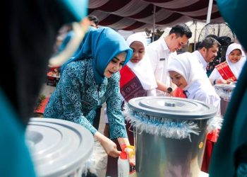 Foto: PKK Medan Ajak Siswa SD Cuci Tangan Pakai Sabun di Hari CTPS Sedunia 7