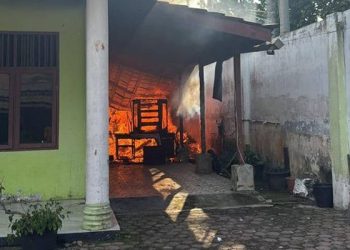 Foto: Korsleting AC, Kantor Kesbangpol Binjai Terbakar, Kerugian Capai Puluhan Juta 6