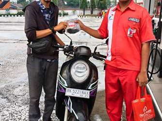 SPBU Deli Serdang Ditutup: BBM Diduga Tercampur Air, Konsumen Diganti Rugi 7 Pihak pengelola SPBU telah memberikan penggantian kerugian kepada seluruh konsumen yang terdampak.(Ist)