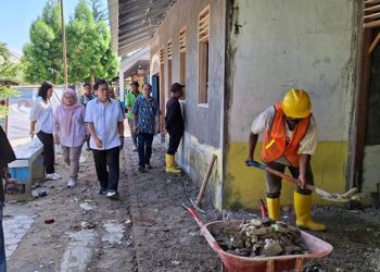 Anggota Komisi X DPR RI dari Fraksi PDI Perjuangan, dr Sofyan Tan mengunjungi sekolah di ujung Jalan Delitua guna melihat langsung kondisi fisik sekolah dan memastikan penyaluran bantuan anggaran revitalisasi senilai Rp631 juta.(Ist)
